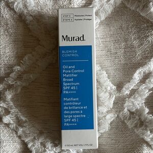 Murad Blemish Control Mattifier SPF 45 - Blue and White
